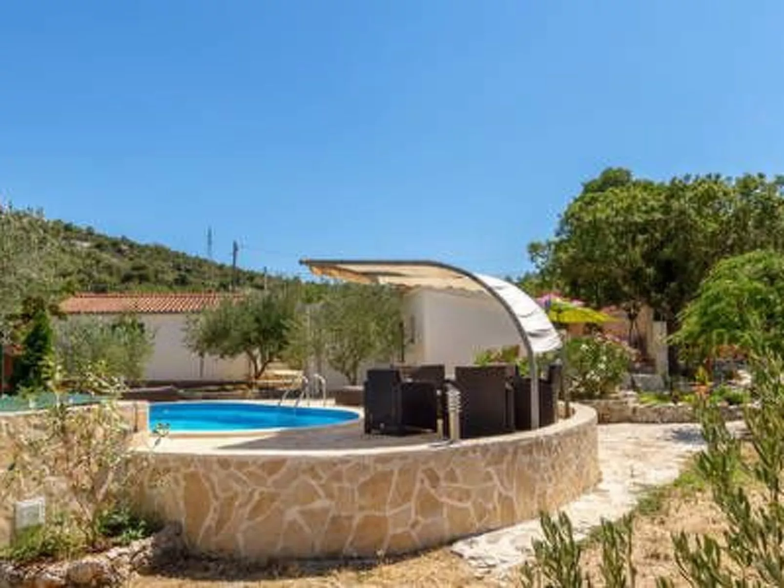 Hütte mit Garten, Grill und Terrasse-Binnen