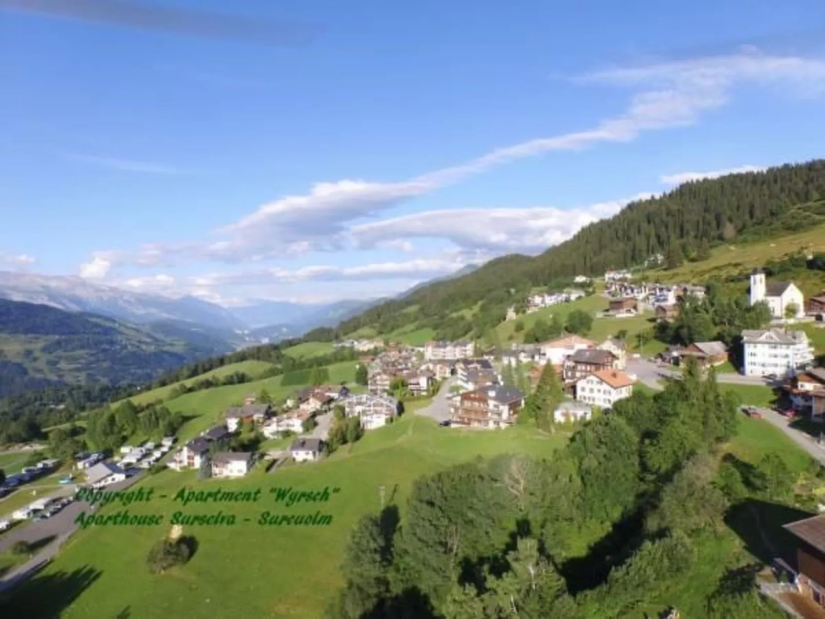 Aparthaus Surselva, direkt an der Skipiste-Buiten