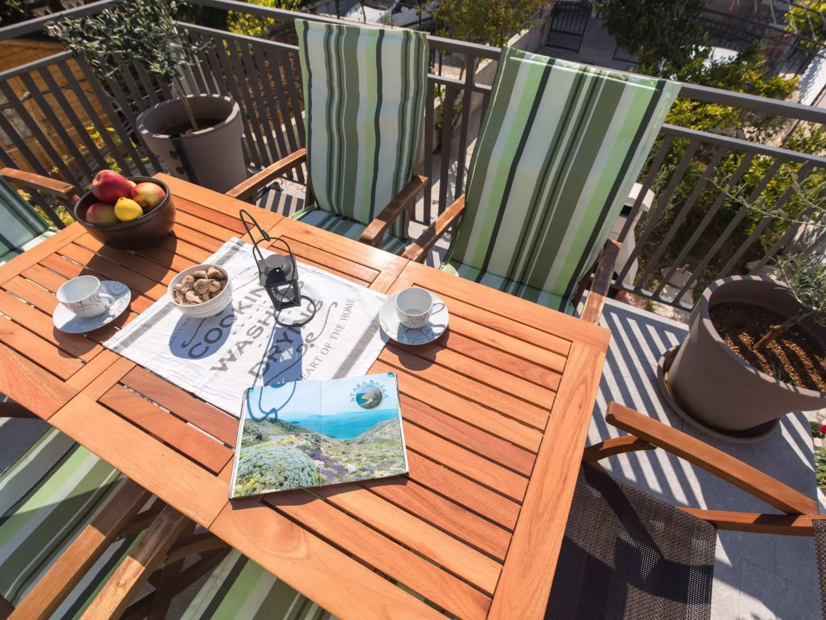 Mit Garten, Grill und Terrasse-Buiten