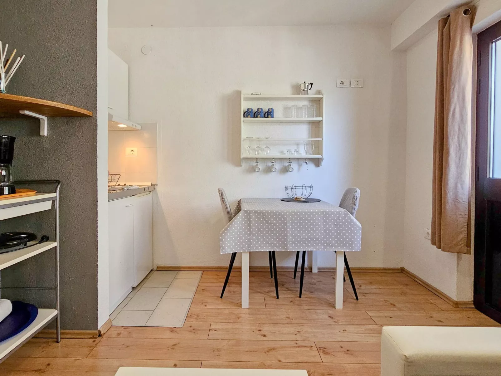 Für 3 Personen ca. 30 m&sup2; in Novigrad, Adriaküste Kroatien (Westküste von I-Binnen