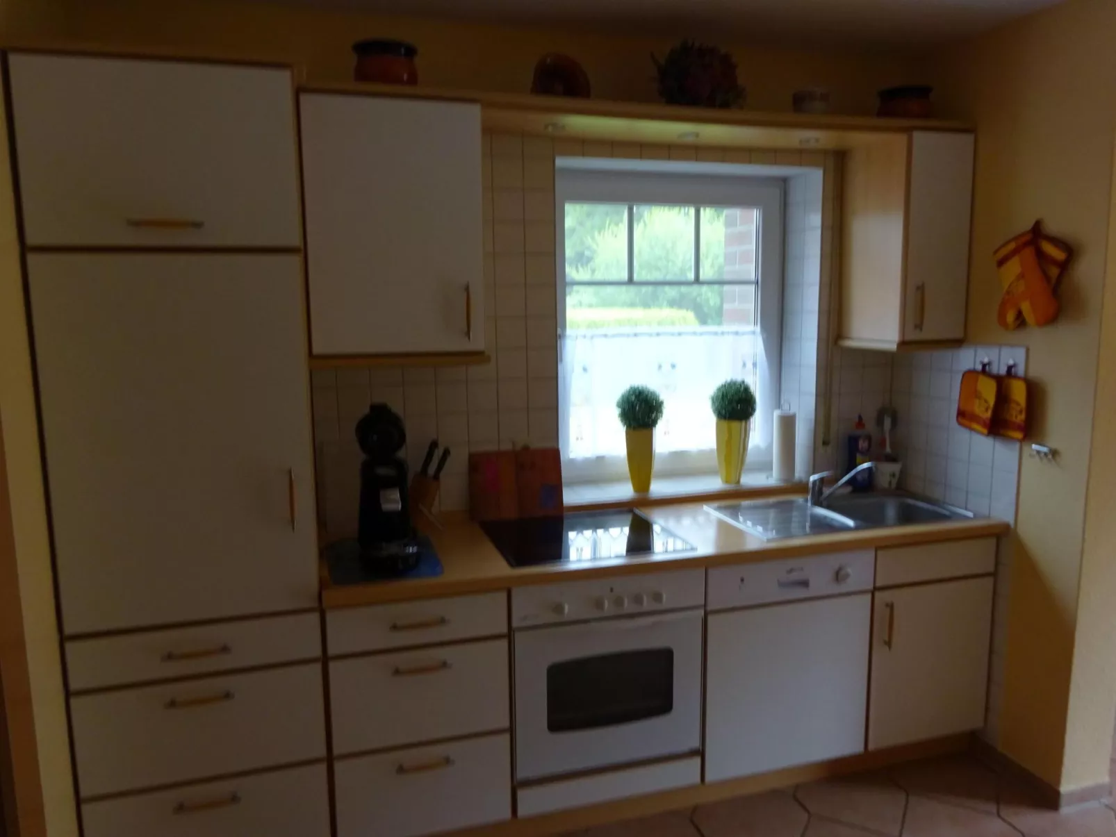 Komfortable Doppelhaushälfte und großem Garten-Binnen