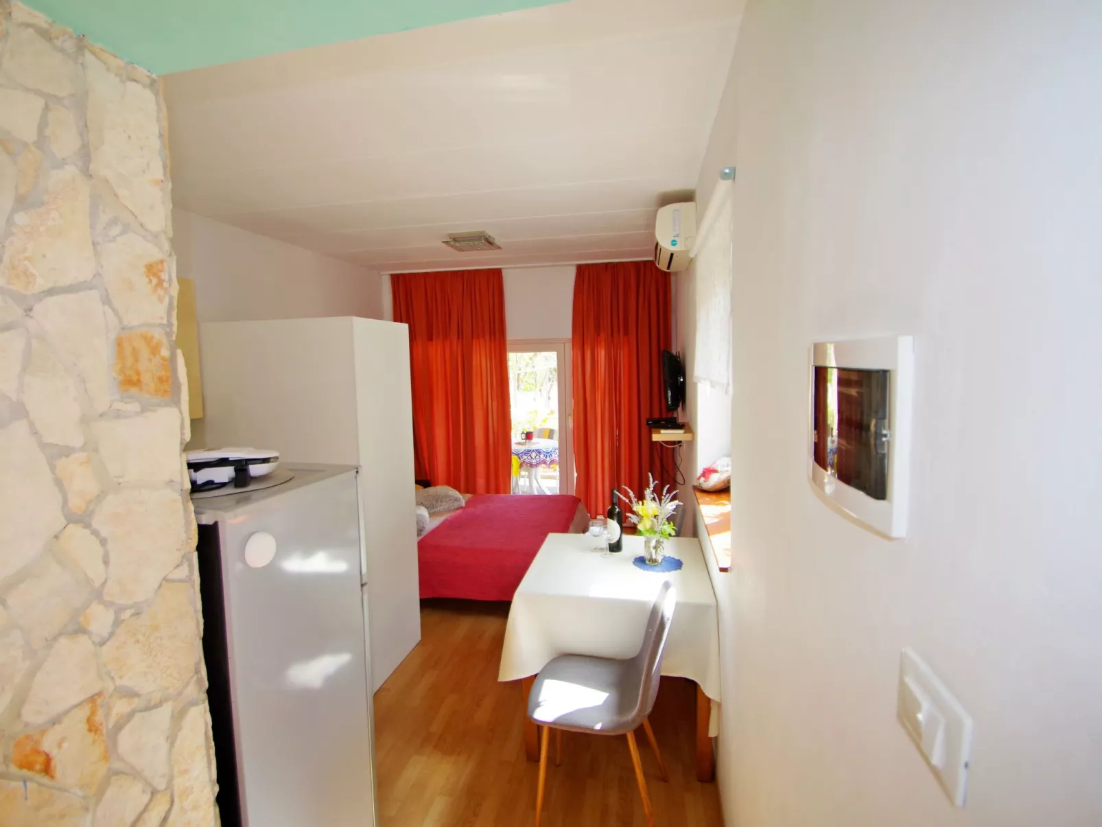 Studio "Goga" mit Terrasse, 800 m vom Strand entfernt-Binnen