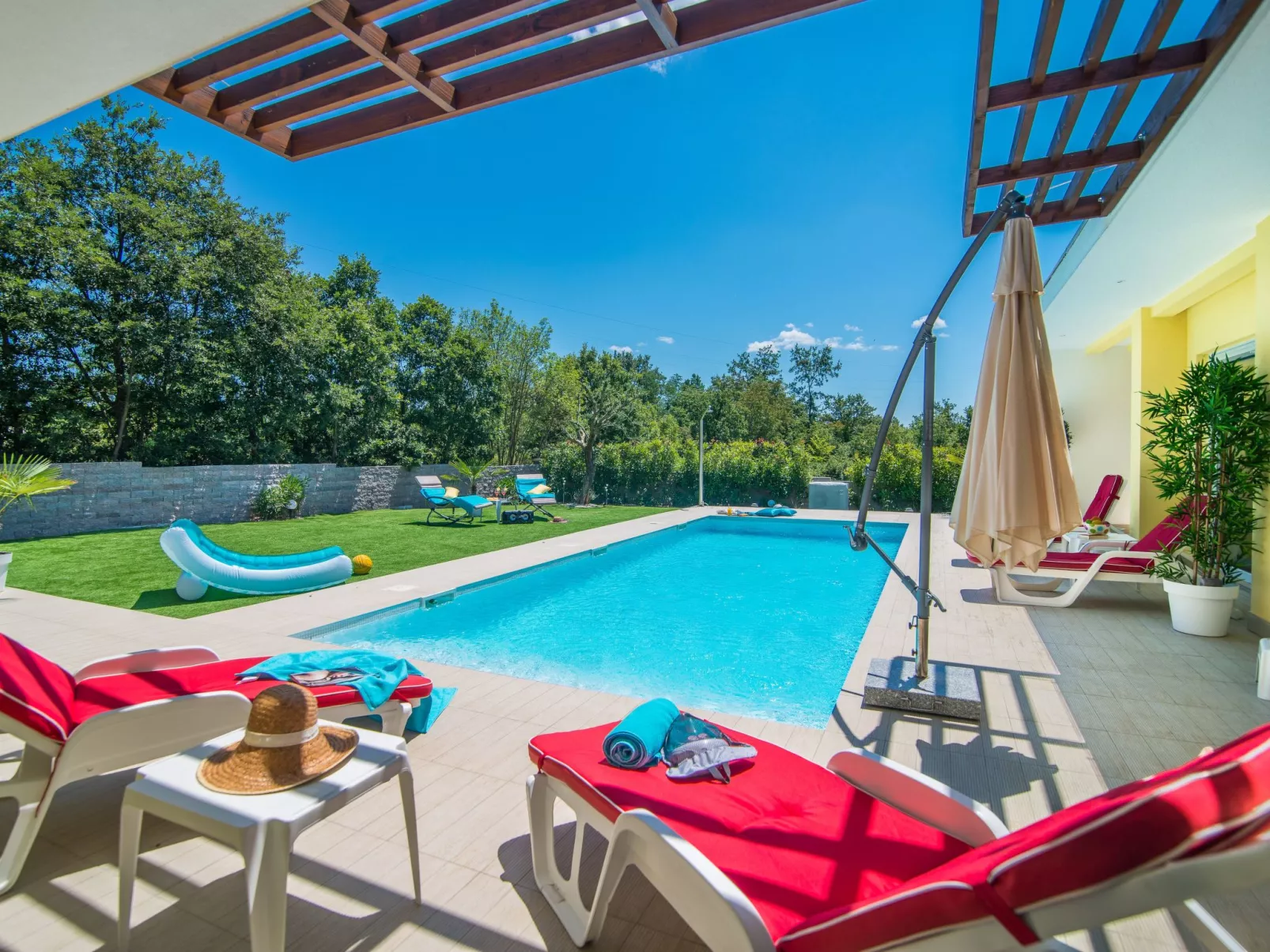 Mit Privatpool für 6 Personen-Buiten