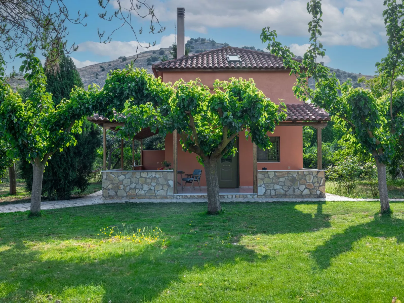 Haus in Nea Tirintha mit privatem Parkplatz
