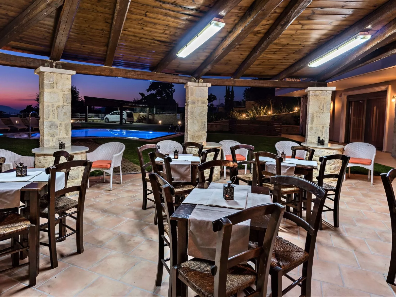 Villa Zeus mit privatem Pool und Jacuzzi-Binnen