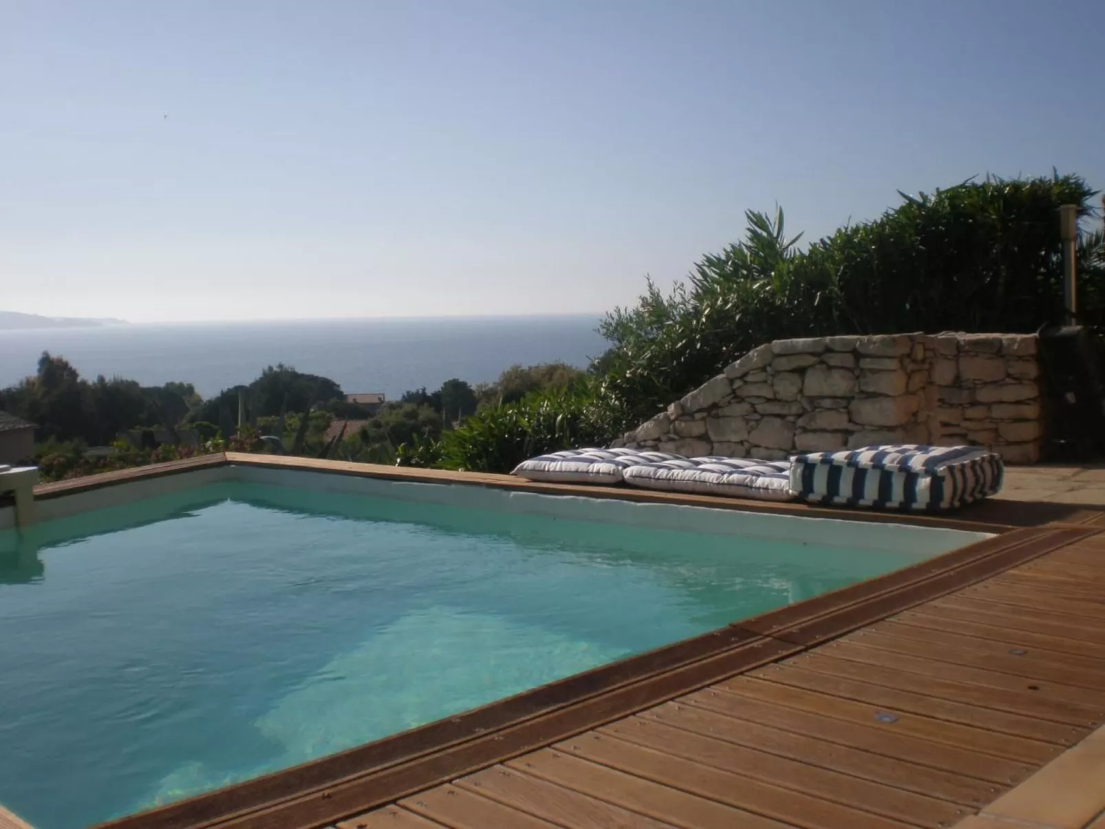 Pont de bateau, Meerblick mit privatem Pool-Image-tags.info