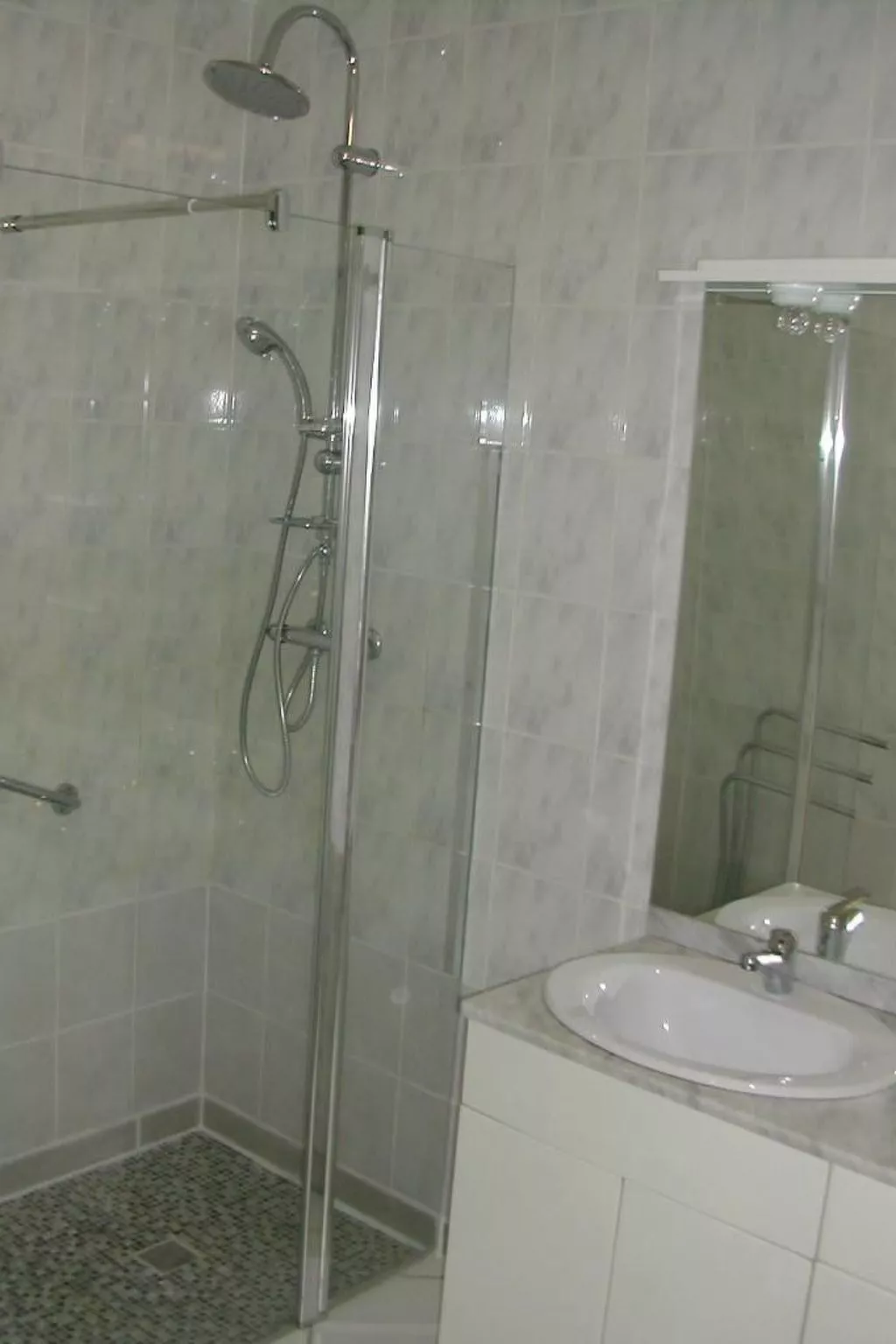 Steinhaus in ländlicher Umgebung mit Pool-Binnen