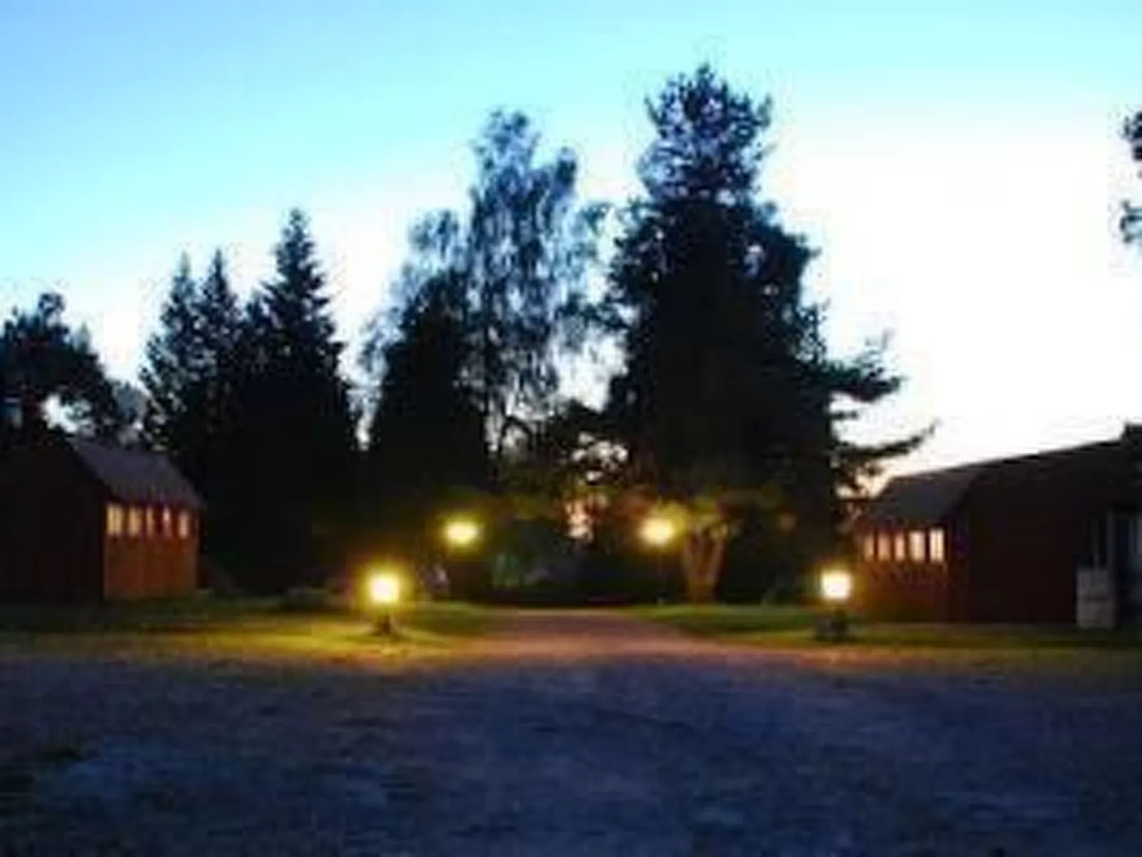 Charmantes Ferienhaus mit gemeinsamem Grill-Buiten