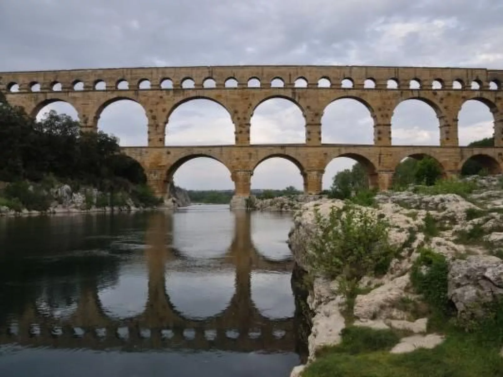 "Haus der Olivenbäume"-Buiten