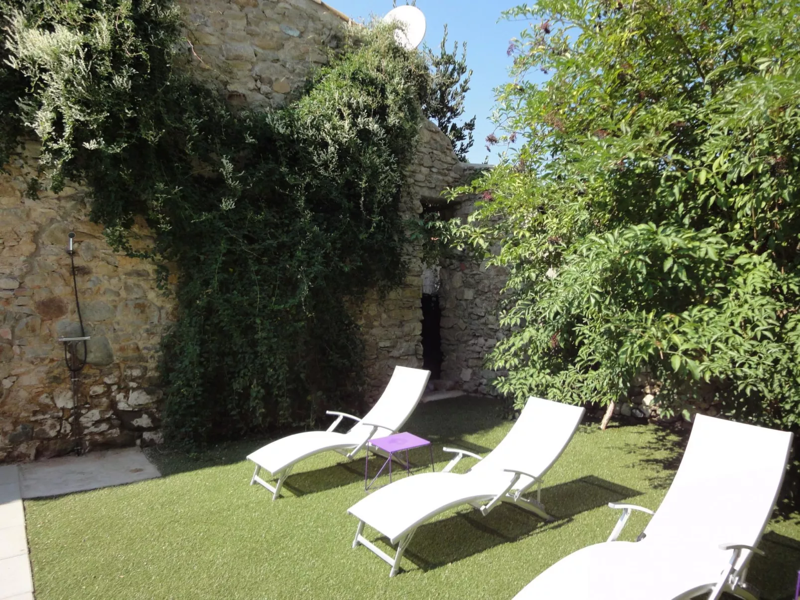 Villa "Brassens" mit privatem Pool-Buiten