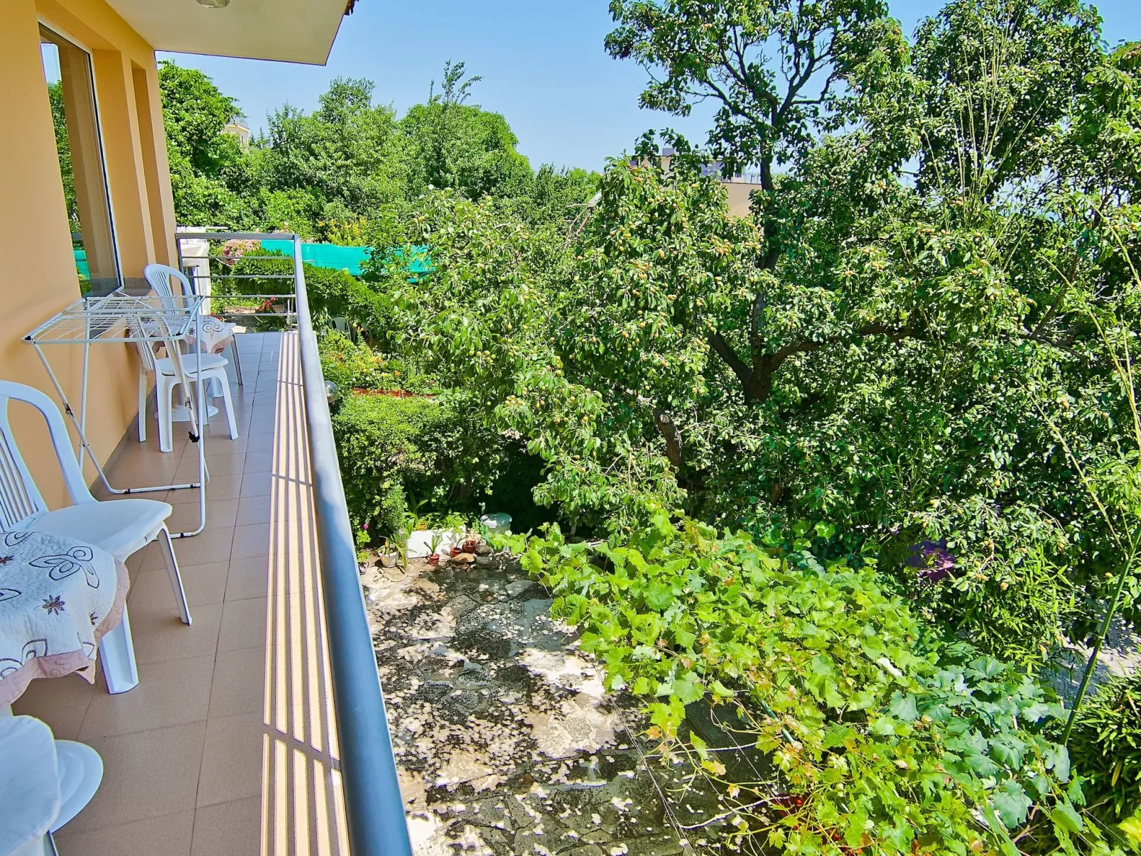 Mit Blick auf das Wasser-Buiten