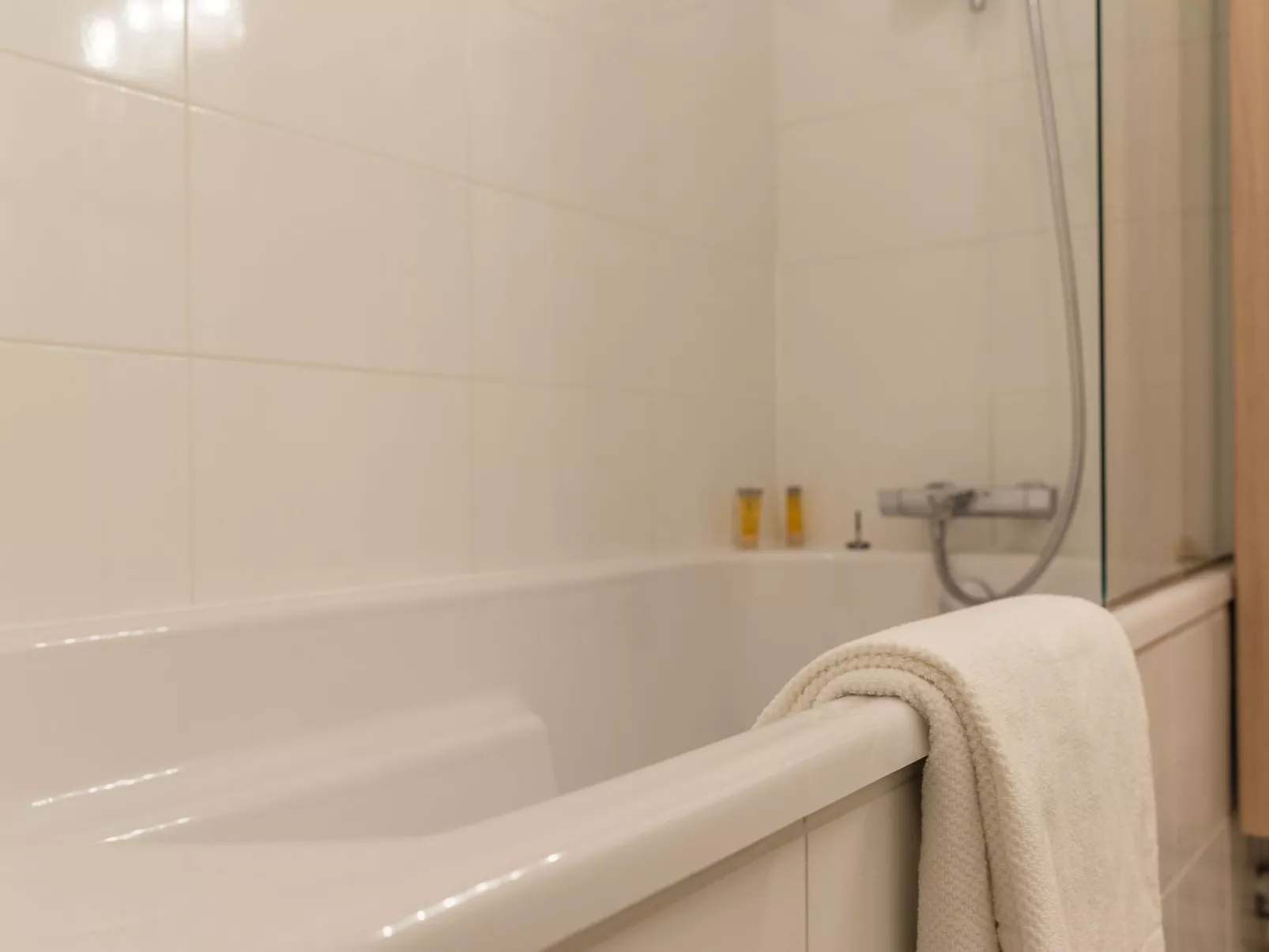 Mit zwei Garagenstellplätzen-Binnen