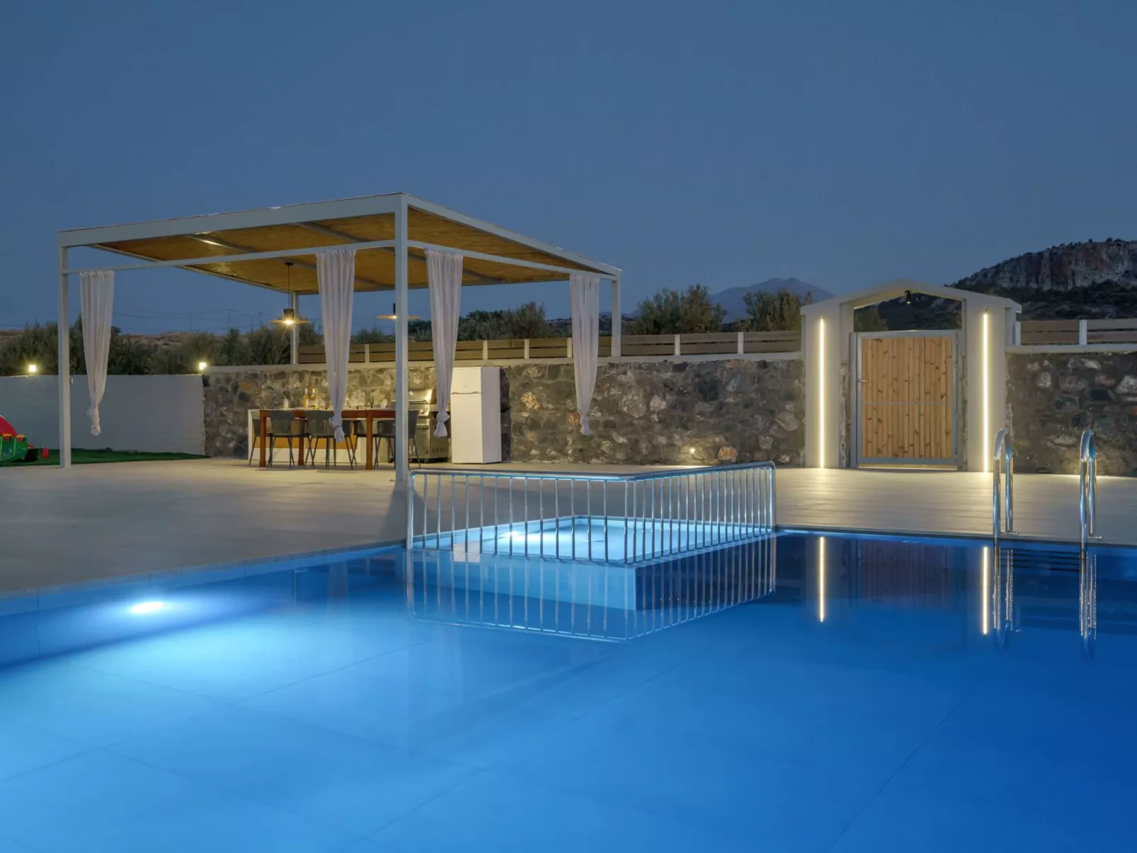 "Luna" mit Privatparkplatz-Binnen