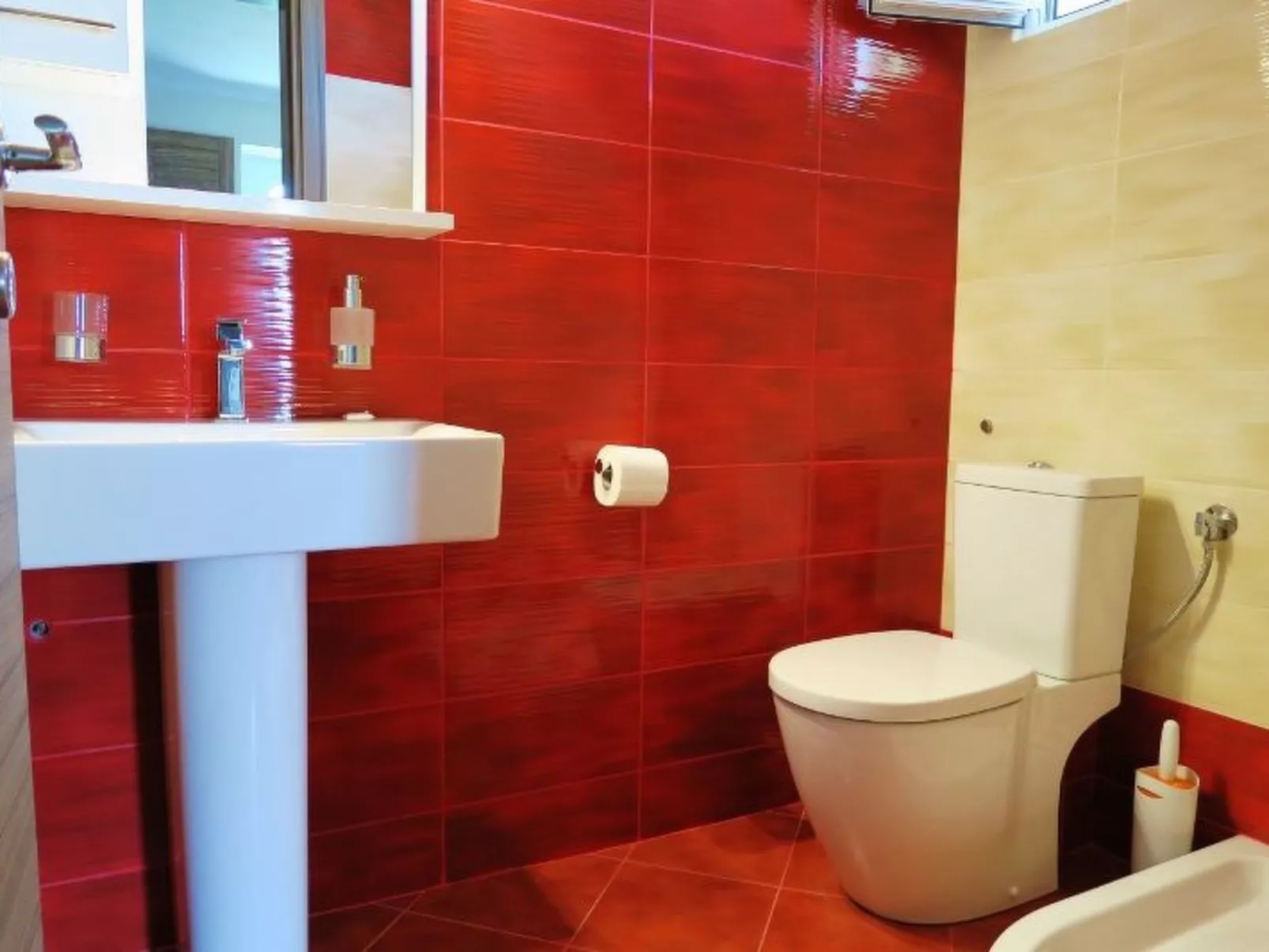 Modernes Studio mit Meerblick-Image-tags.info