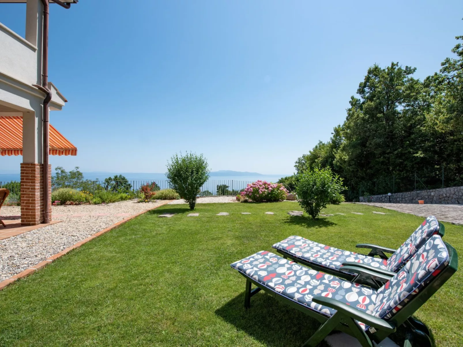 Anwesen "Vila Harmonia" mit Infinity-Pool-Buiten