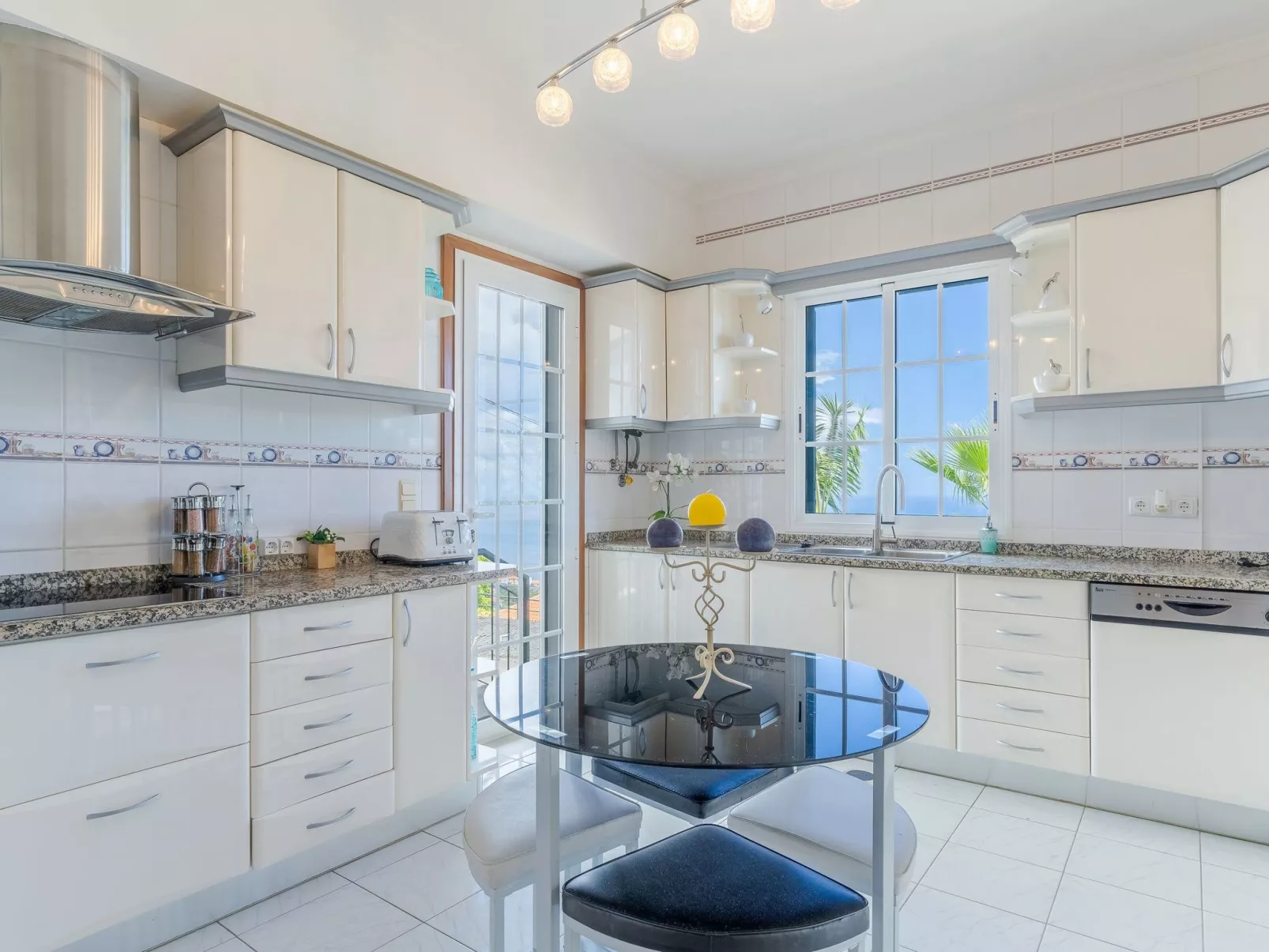 Villa Black Rock-Binnen