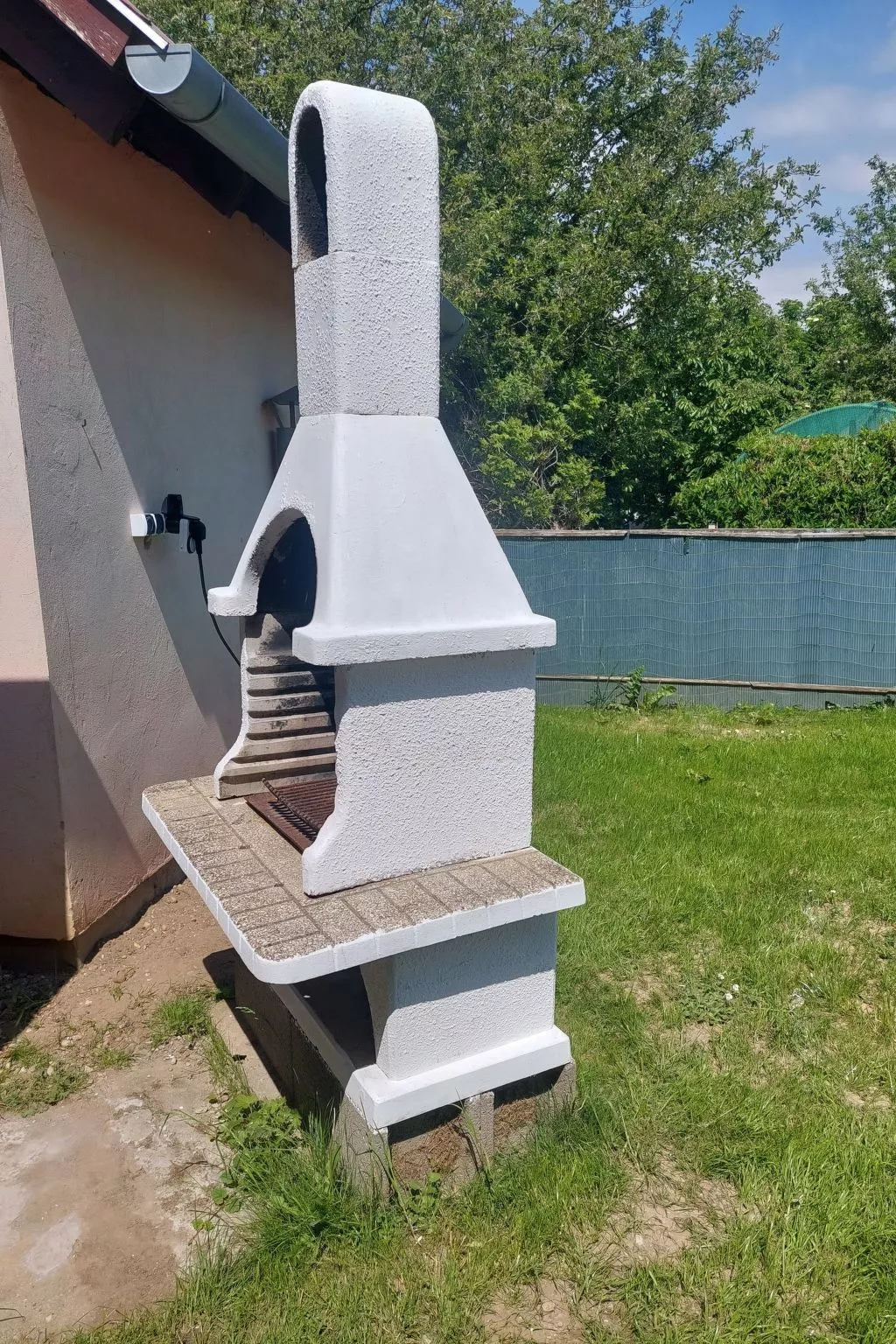 Schönes Ferienhaus mit sehr großem Pool-Buiten