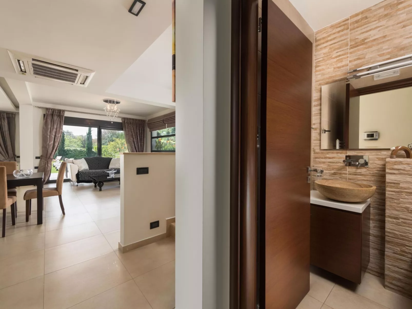 Luxuriöse Ferienvilla Elena-Binnen