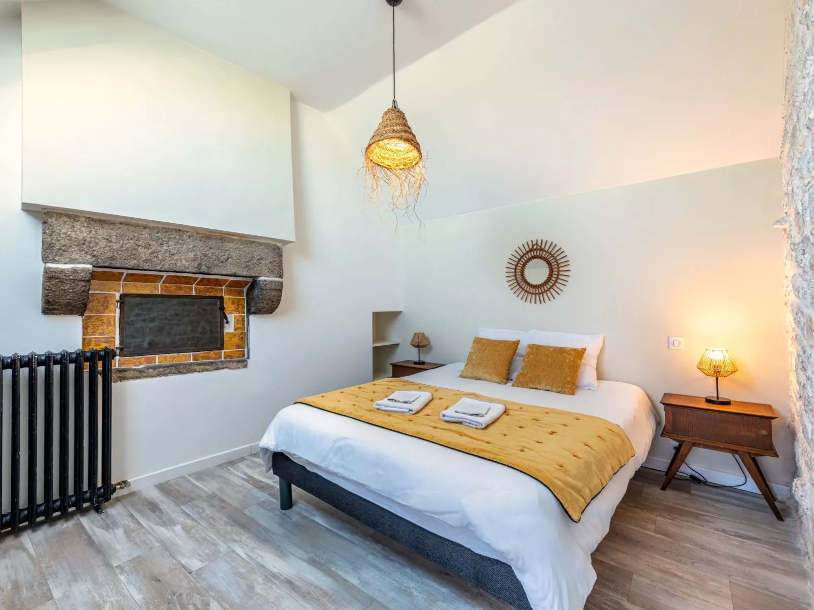 Landgut "Villa Léànie" mit Innenpool-Image-tags.info