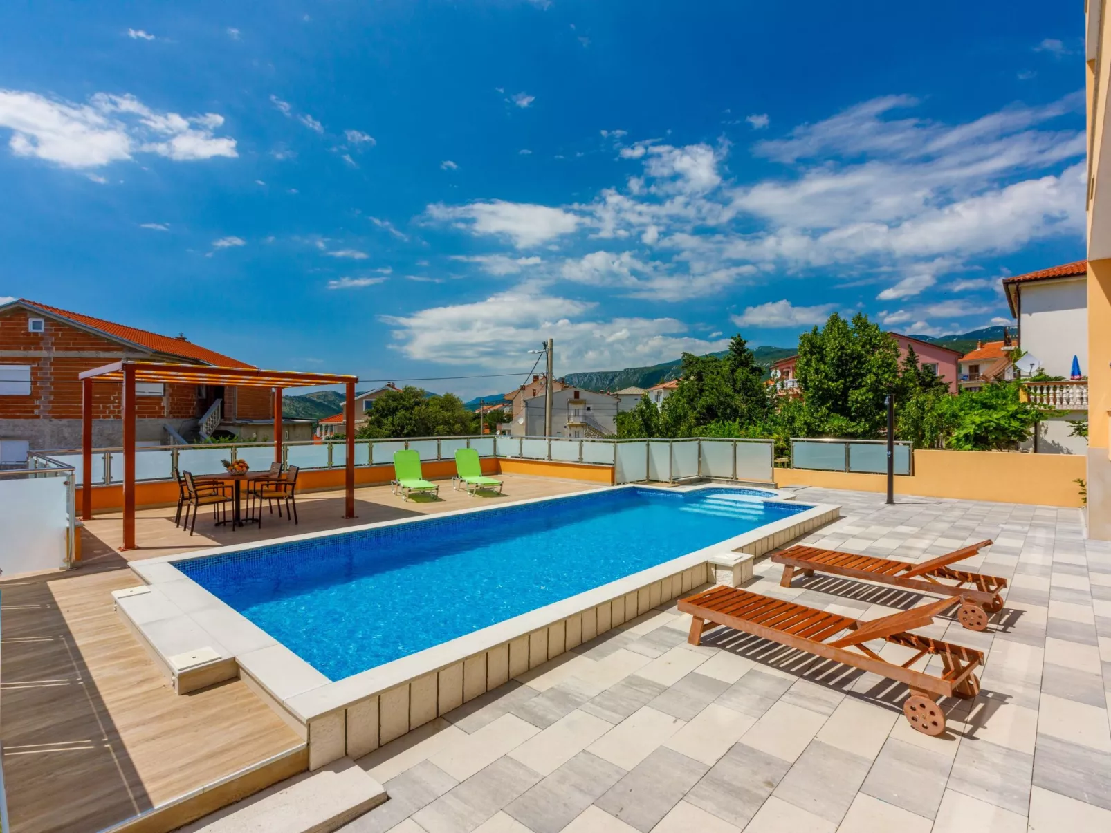 FeWo mit privatem Balkon und Gemeinschaftspool-Buiten