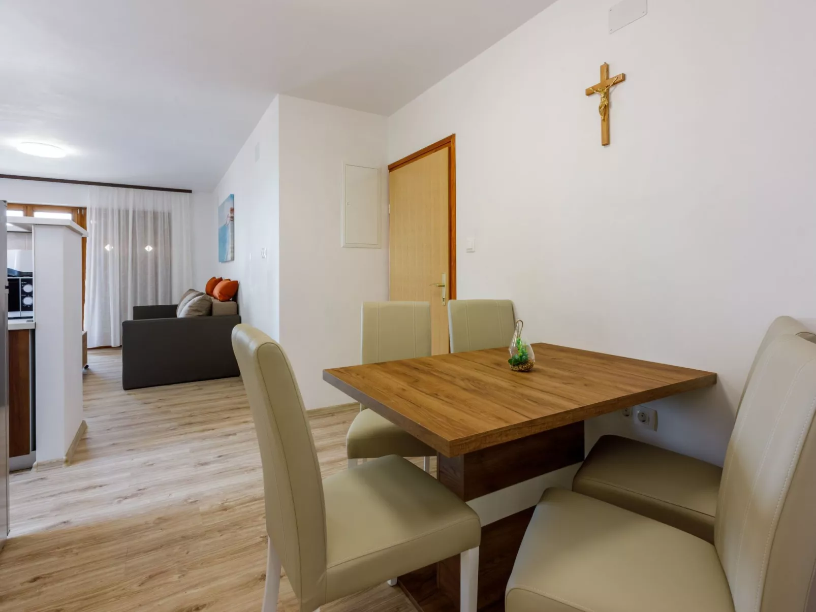 FeWo mit privatem Balkon und Gemeinschaftspool-Binnen