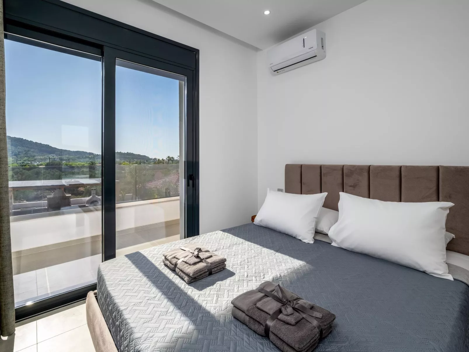 Villa Elesia-Image-tags.info