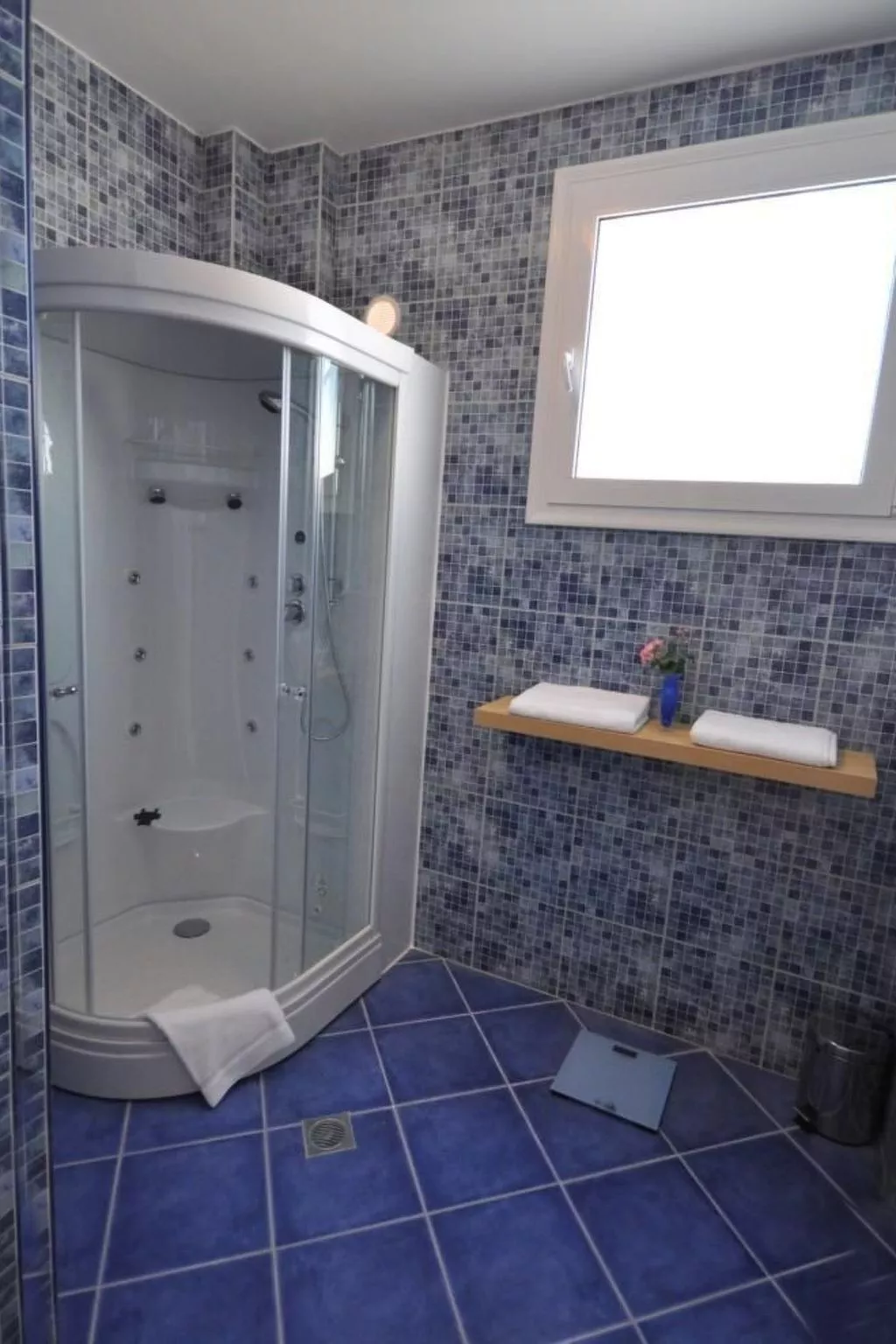 Villa "Xenos" mit Blick auf das Wasser-Image-tags.info