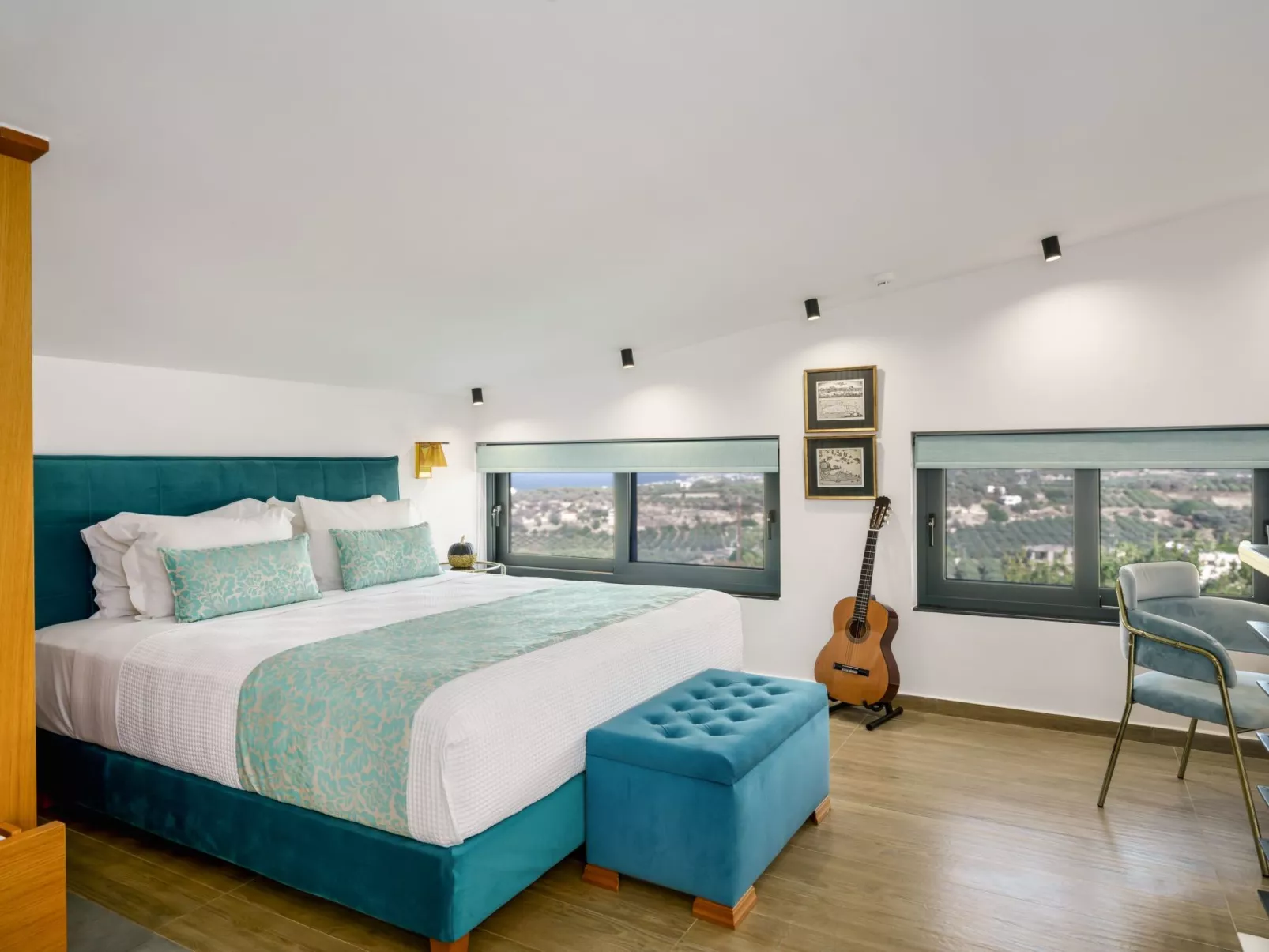 Lux-Villa mit Innen- und Außenpool, BBQ und Fitnessraum-Binnen