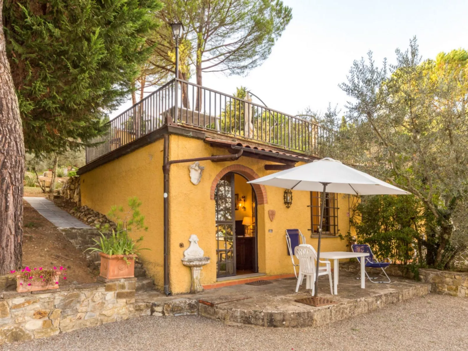 Komfortable Wohnung mit eigener Terrasse-Buiten