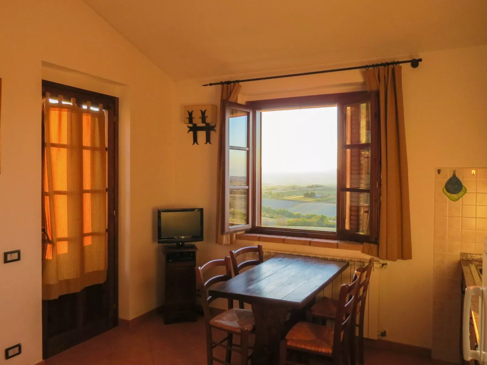 "Pieve pomaia 32" mit Pool