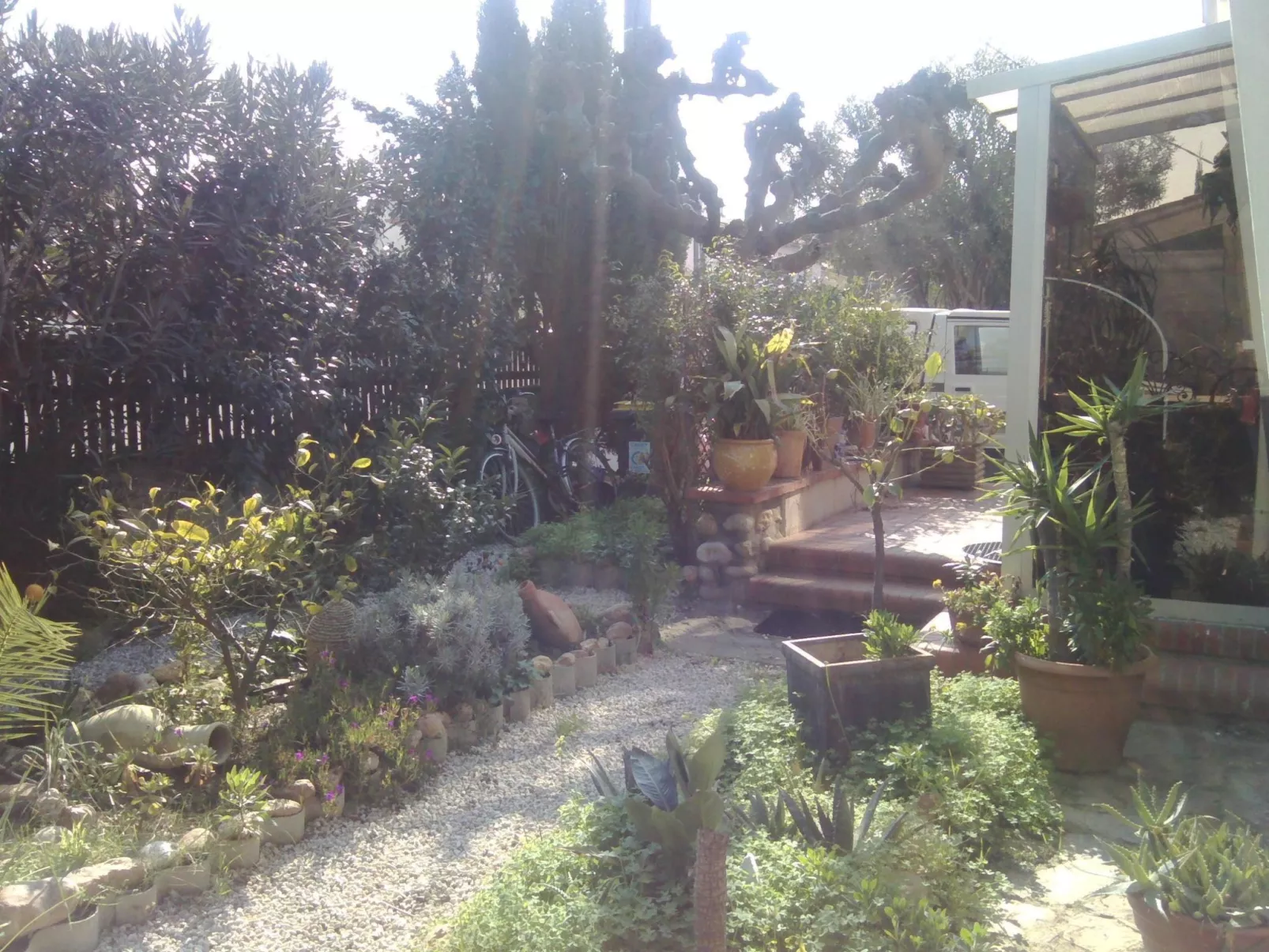 In Méditerranée mit Grill, Garten und Terrasse-Buiten