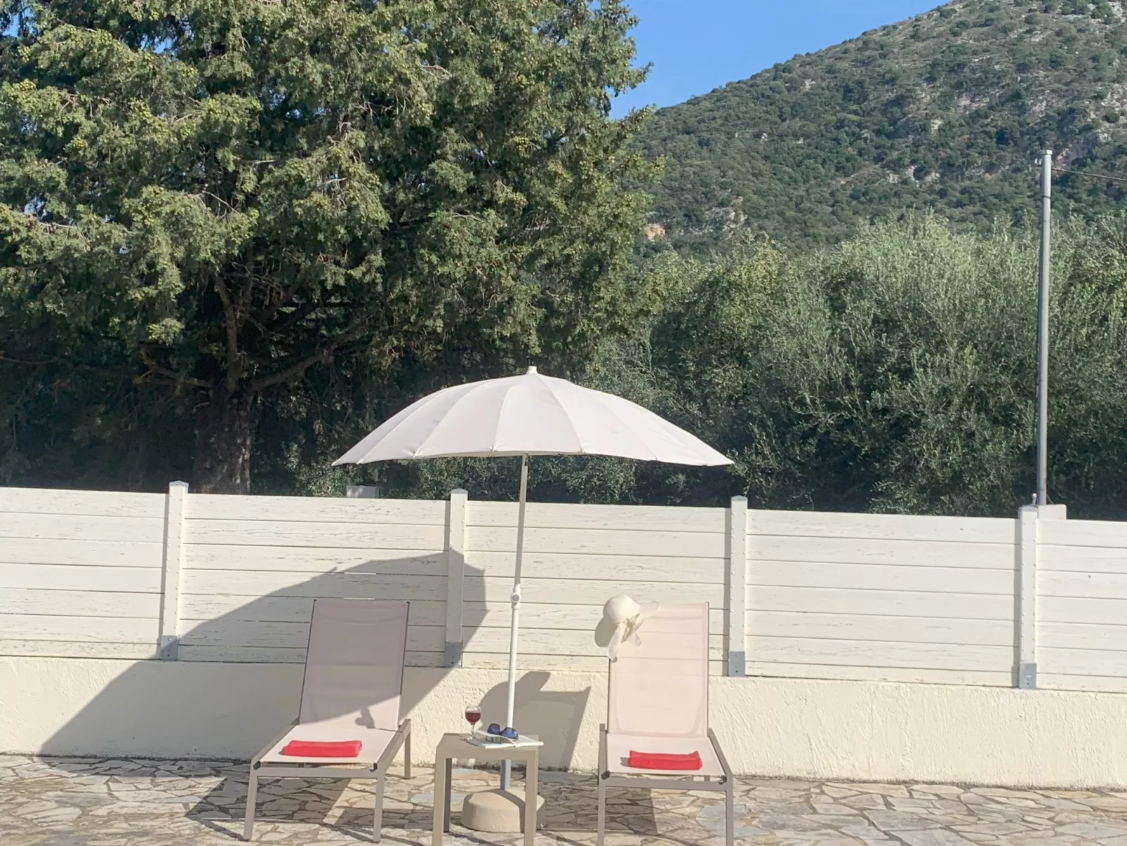 Ferienvilla mit Garten, Grill und Terrasse-Buiten