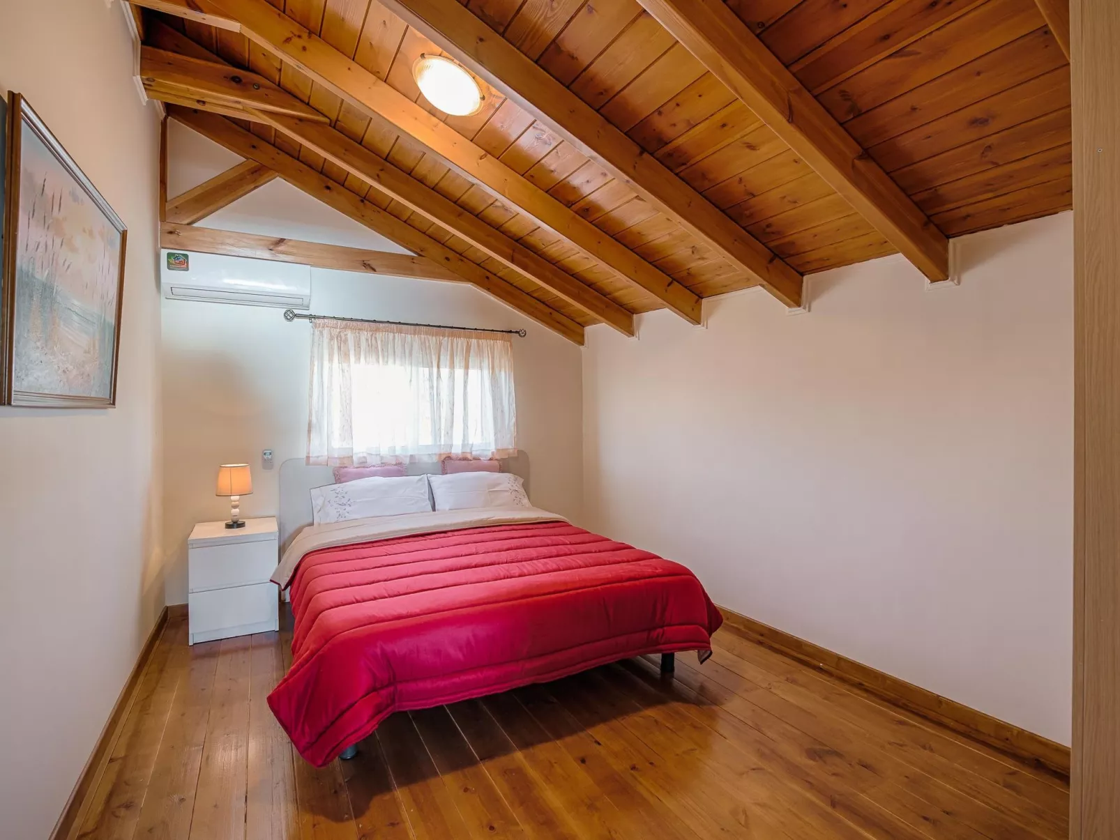 Villa Fay mit privatem Parkplatz in Lardos-Binnen