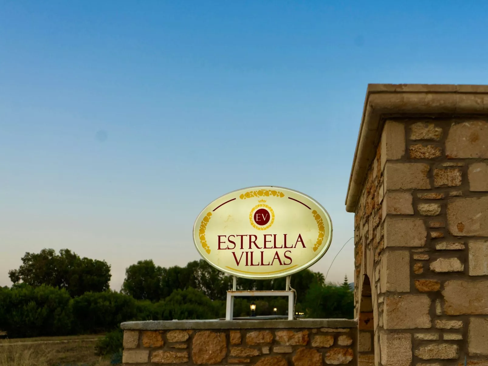 Mit Garten, Grill und Terrasse-Buiten