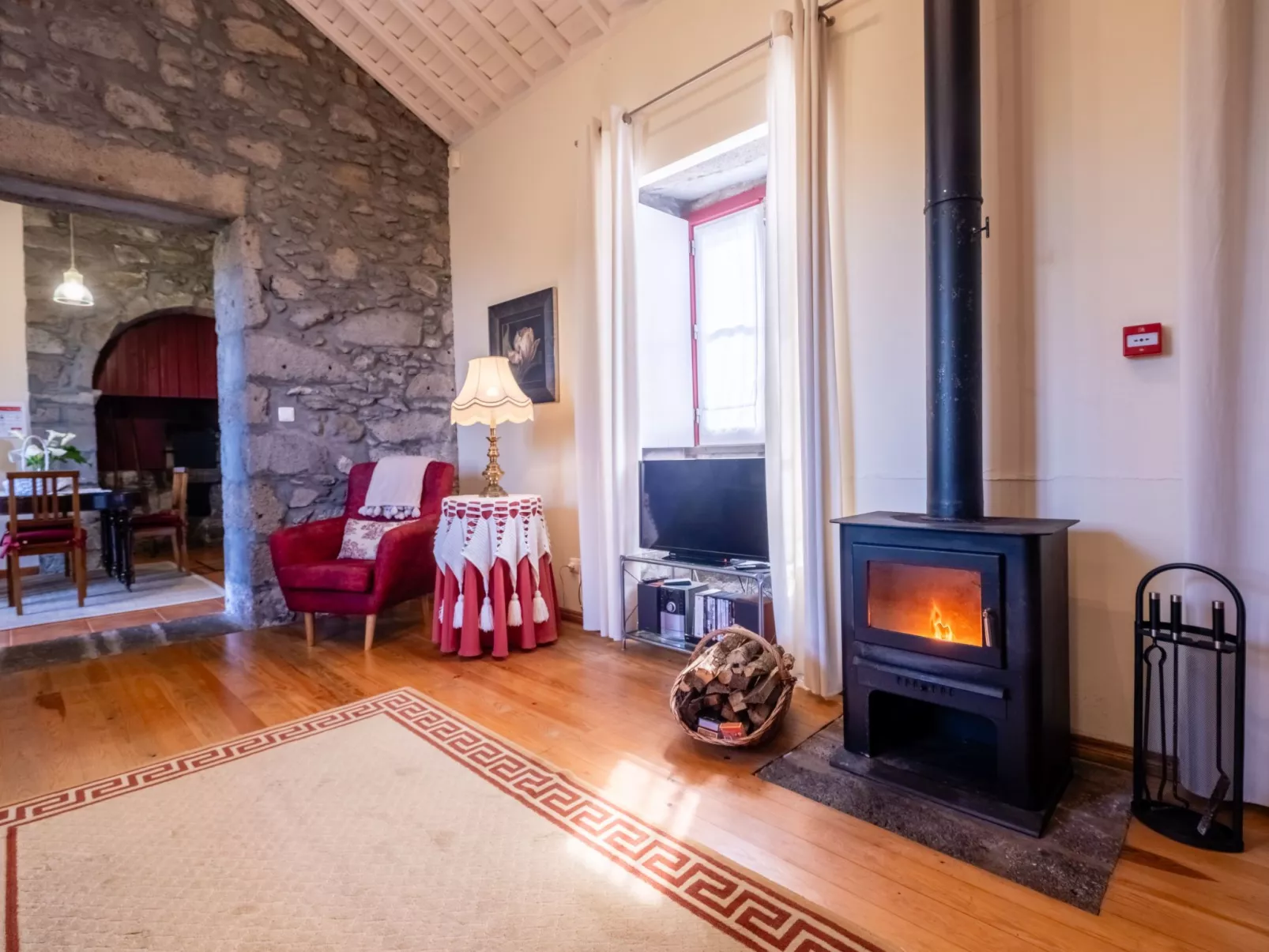 Casa da Fonte - Historisches Steinhaus auf den Azoren-Image-tags.info