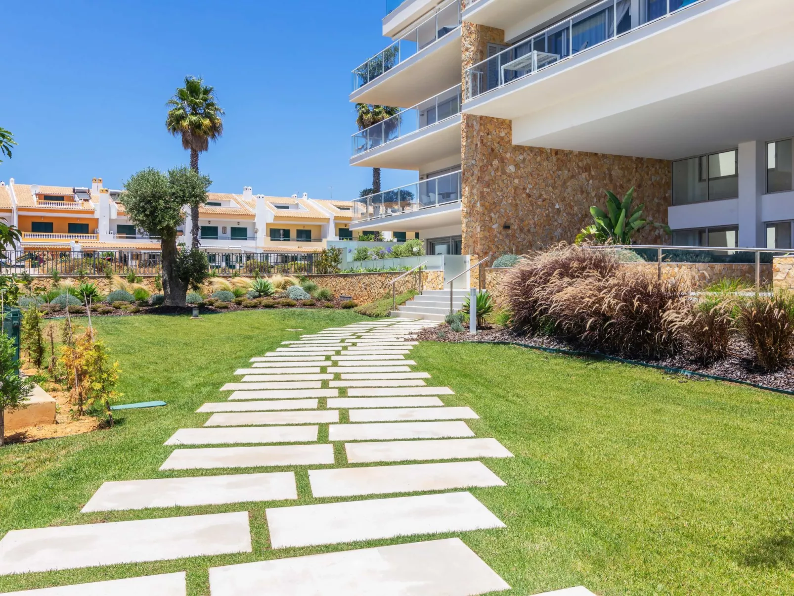 Garten Design brandneue Wohnung mit Pool-Buiten