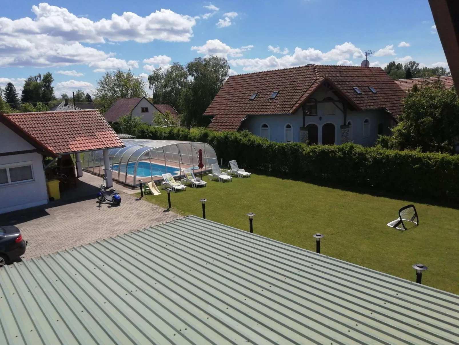 Mit Garten, Grill und Terrasse-Buiten
