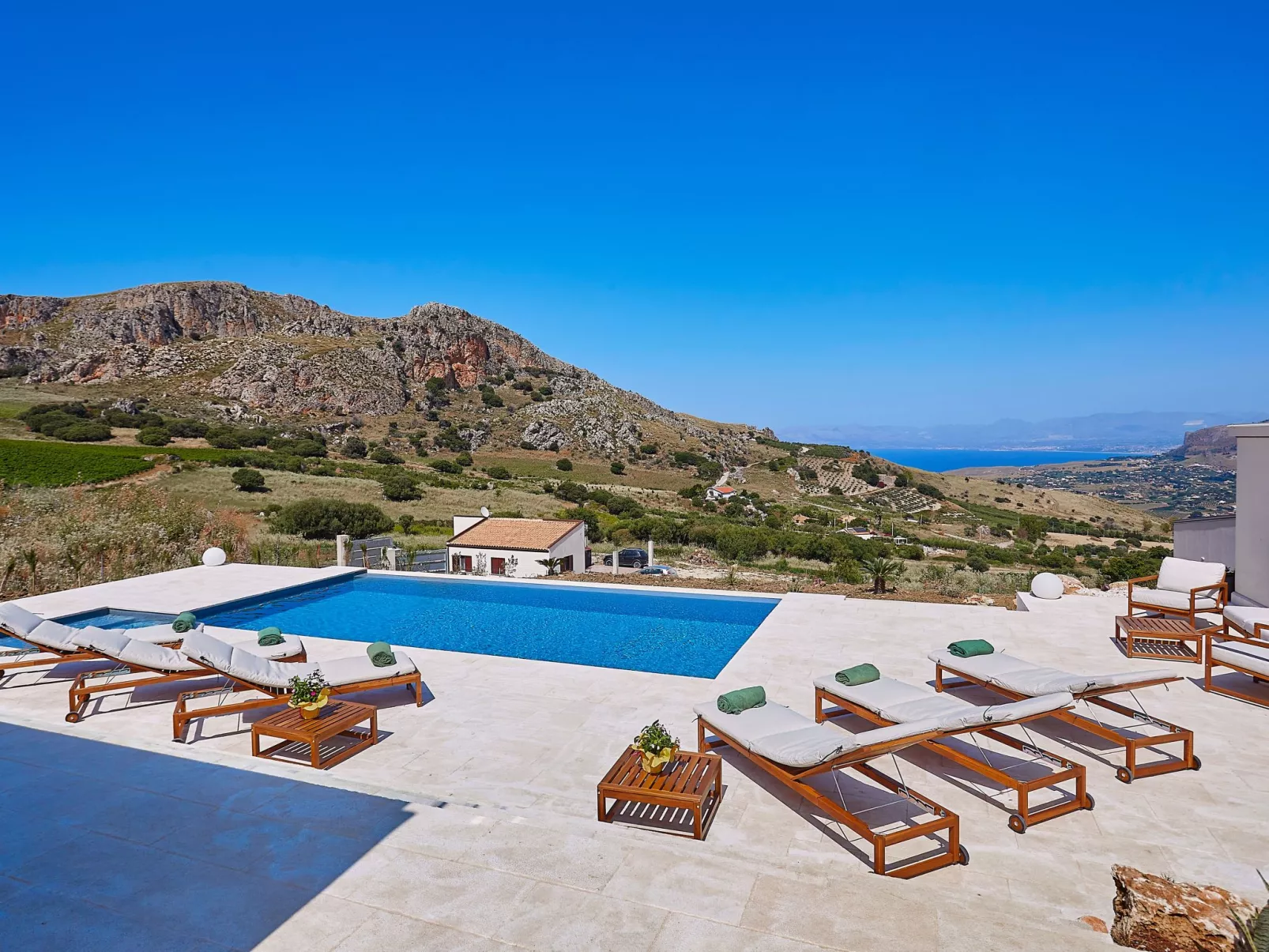 'Villa Muntaja' mit privatem Pool-Binnen