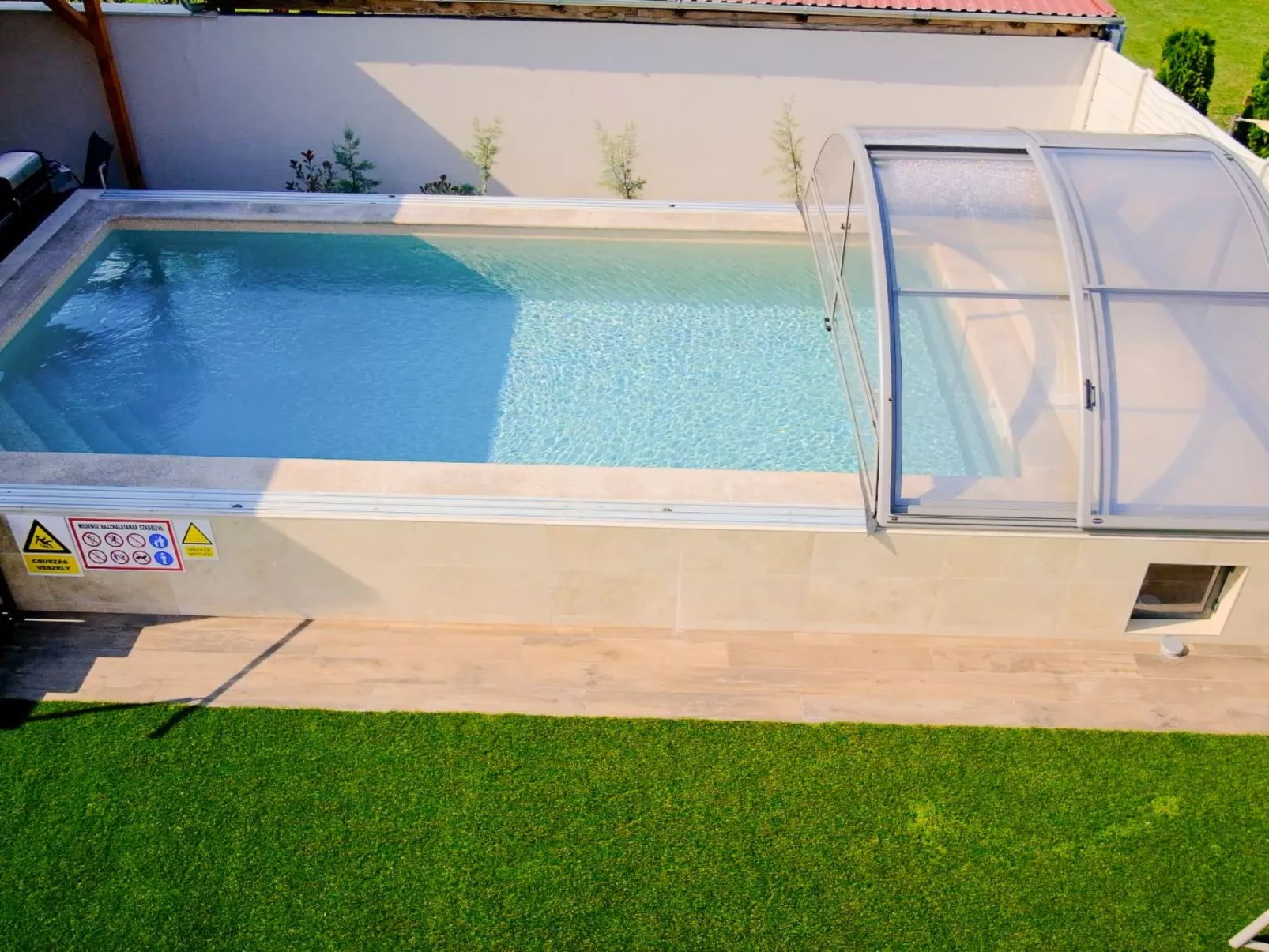 Luxvil apartment-Buiten