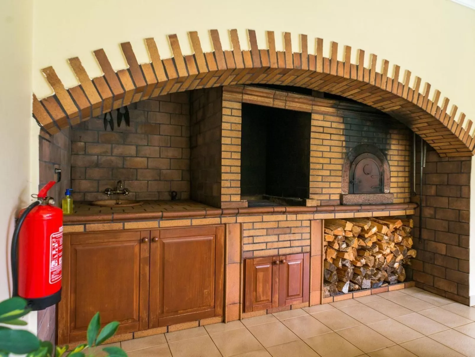 Luxuriöses Escape Village Calheta mit beheiztem Pool-Image-tags.info