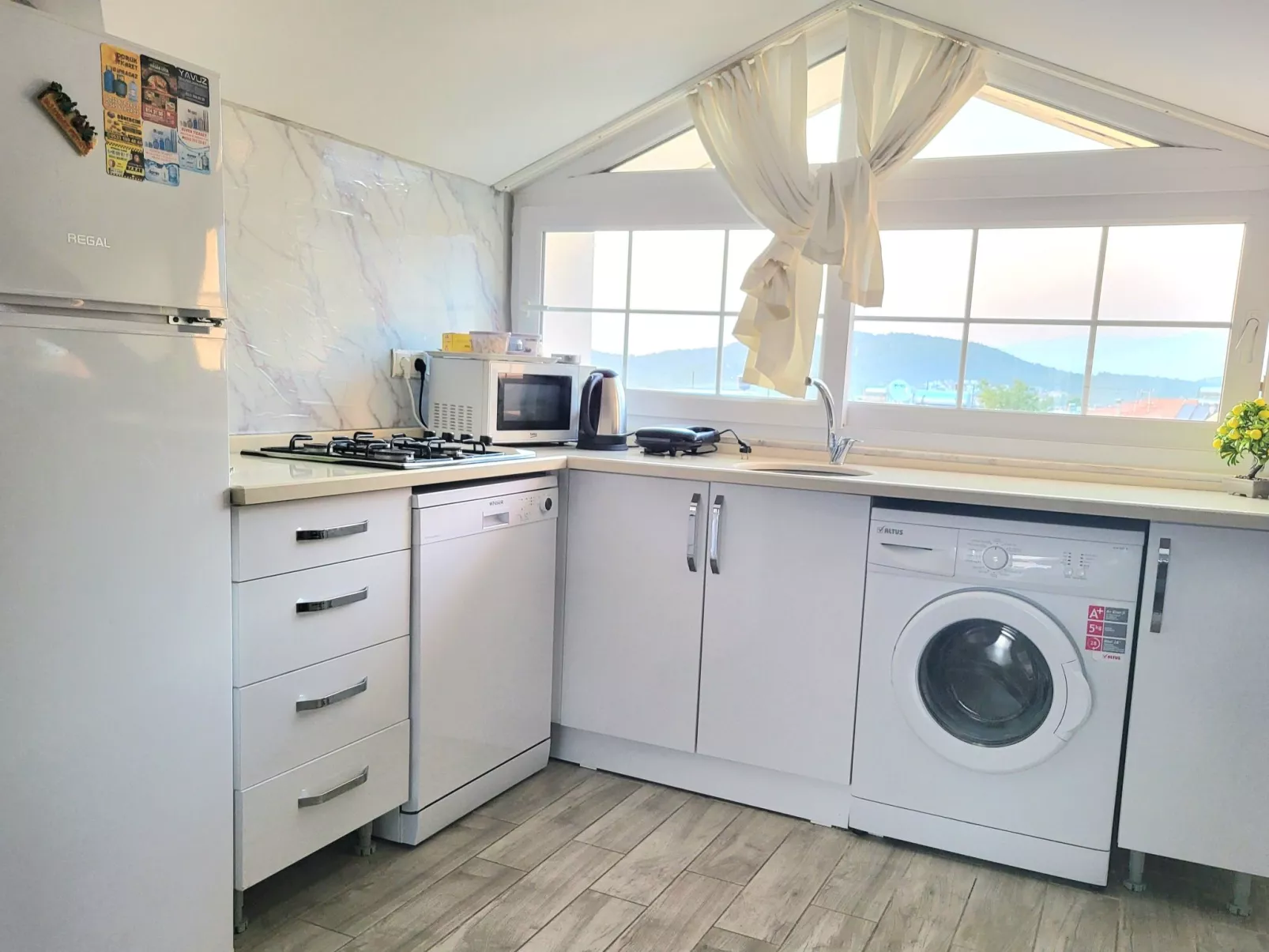 Sea View Loft-Image-tags.info