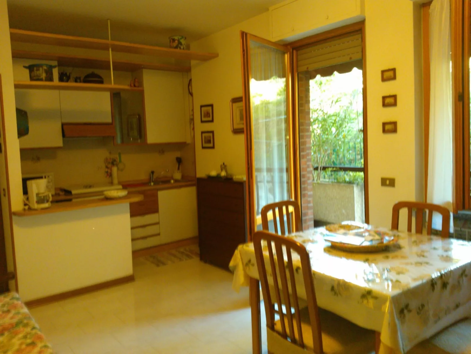 NICE LITTLE FLAT IN THE  GREENERY  IN PERUGIA-Binnen