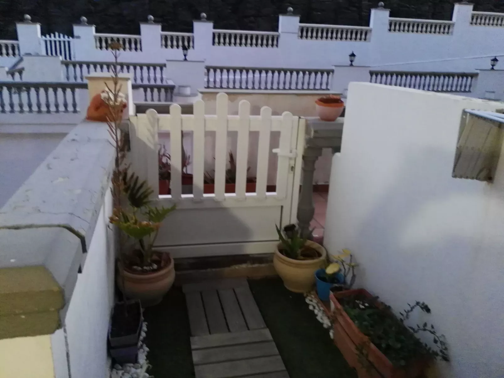 Appartement mit Balkon in einem Komplex mit Gemeinschaftspool am Meer-Buiten