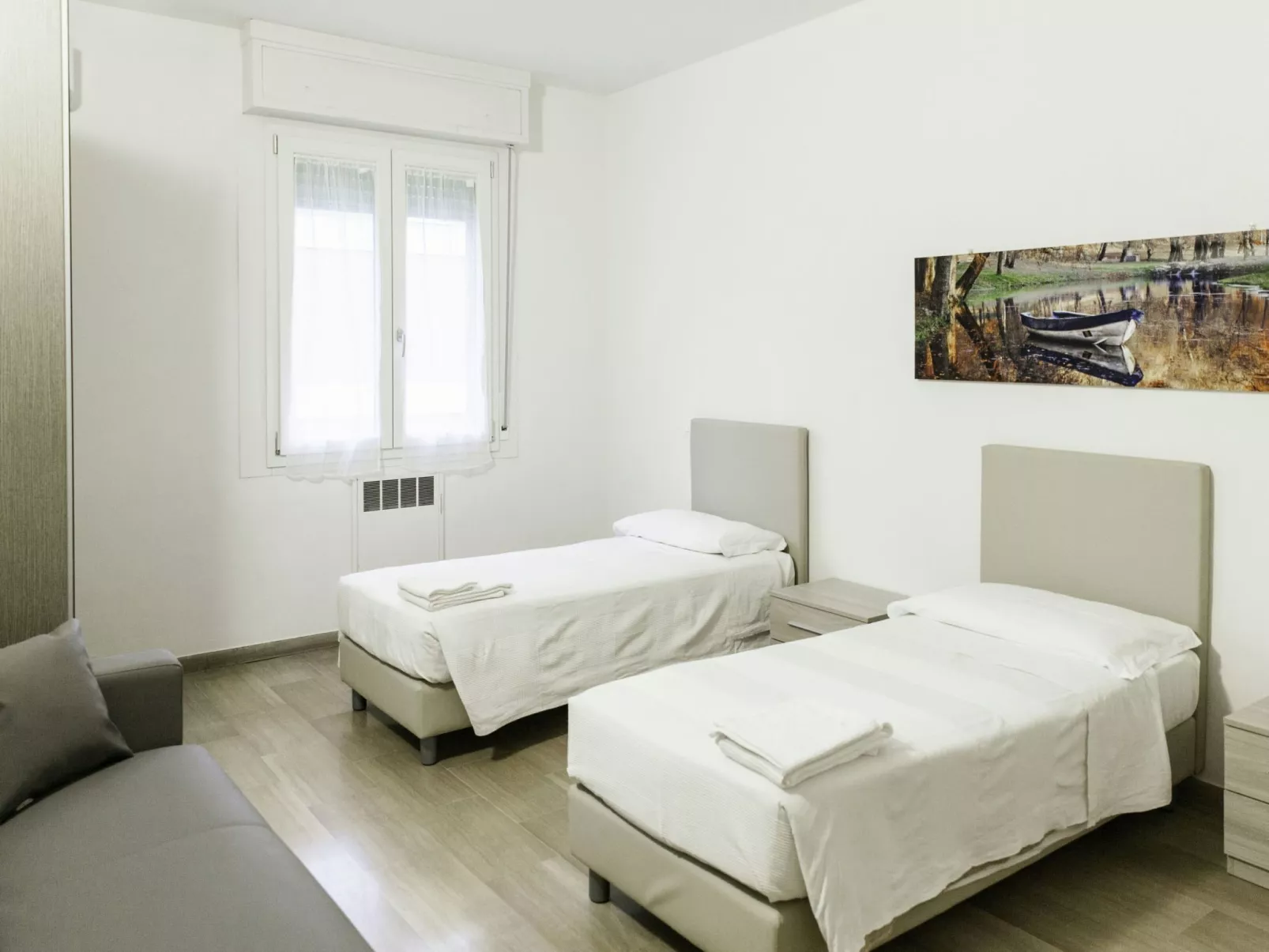 Auf dem Messegelände 14, in der Nähe des Zentrums und gegenüber dem Messegeländ-Binnen