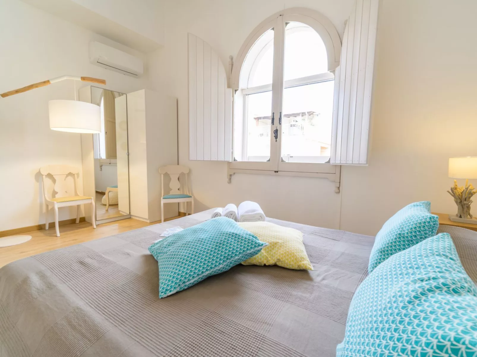 Villa am Sandstrand von Punta Secca-Binnen