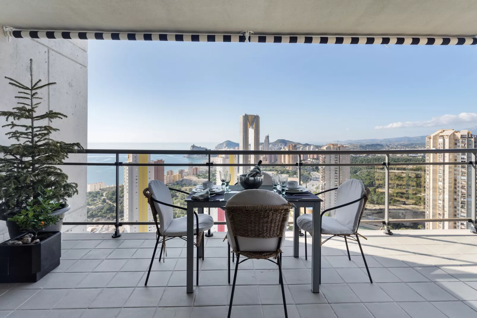 Piso con maravillosas vistas Benidorm-Terrasbalkon