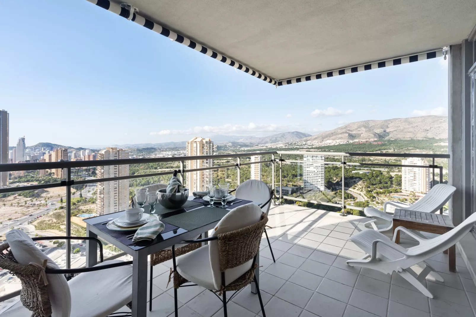 Piso con maravillosas vistas Benidorm-Terrasbalkon