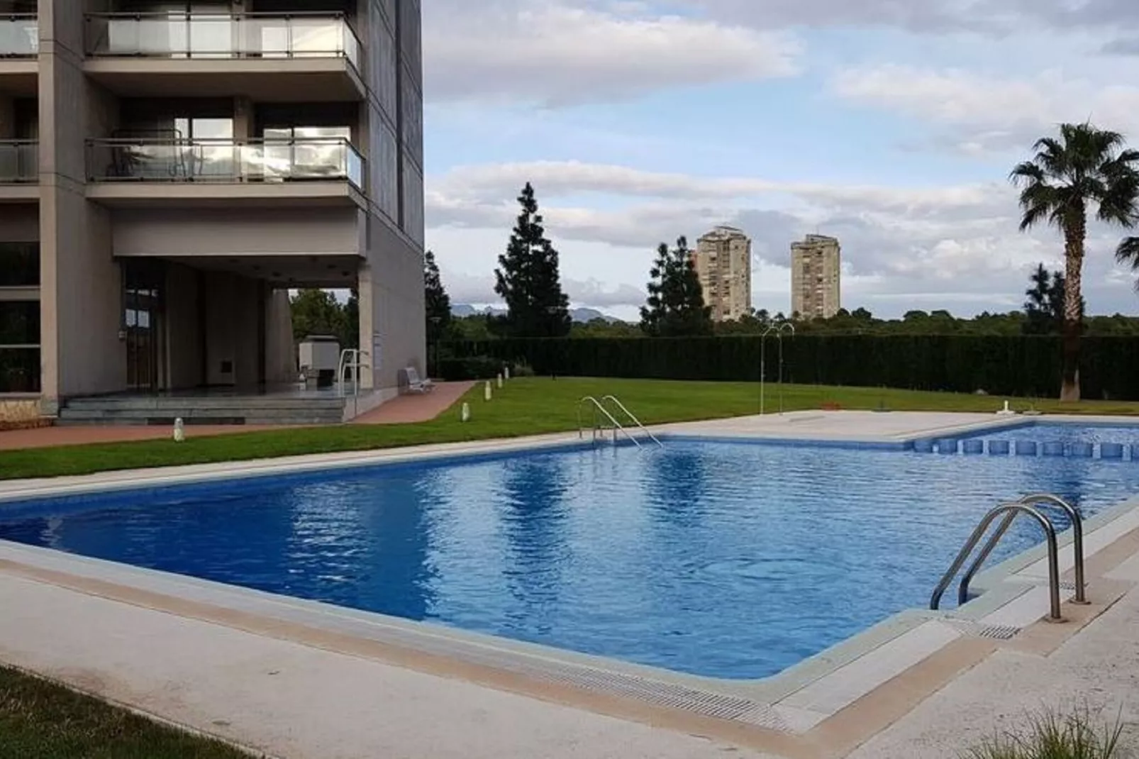 Piso con maravillosas vistas Benidorm-Zwembad