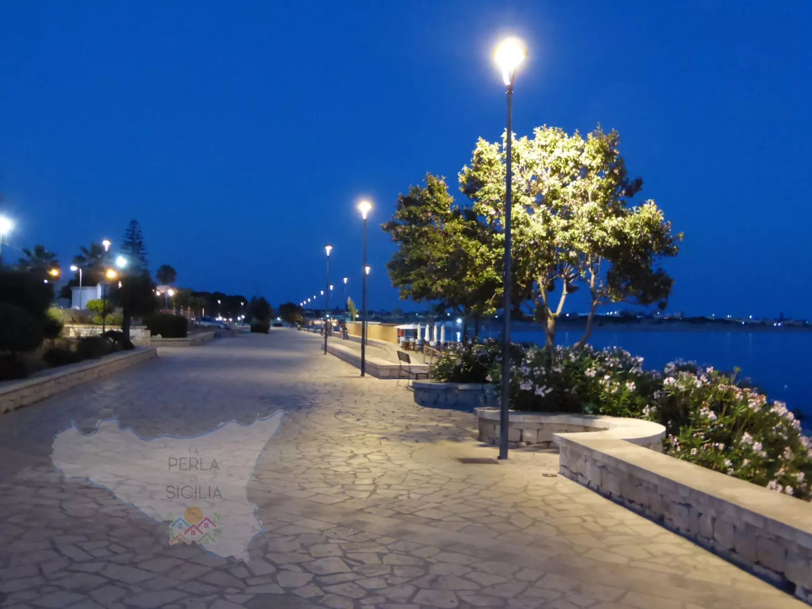 Schöner zentraler Bungalow direkt am Sandstrand auf Sizilien-Buiten