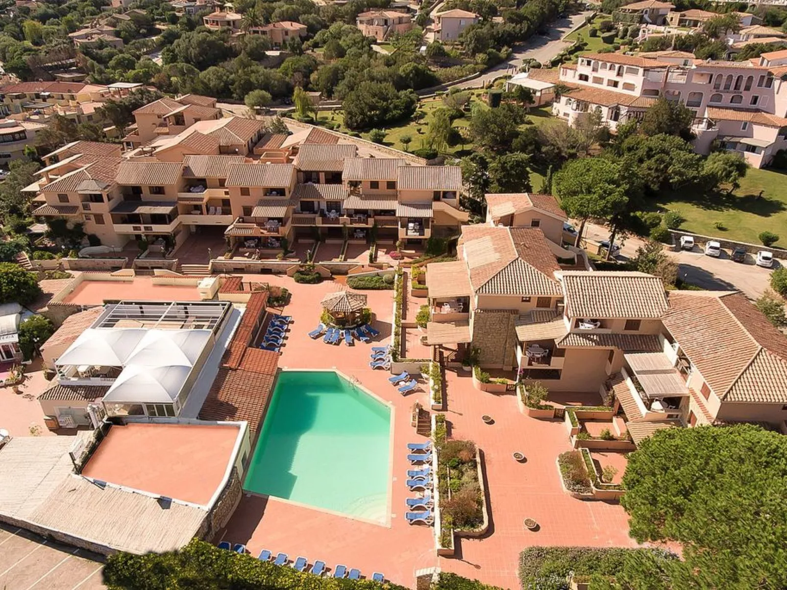 In Porto Cervo mit Gemeinschaftspool